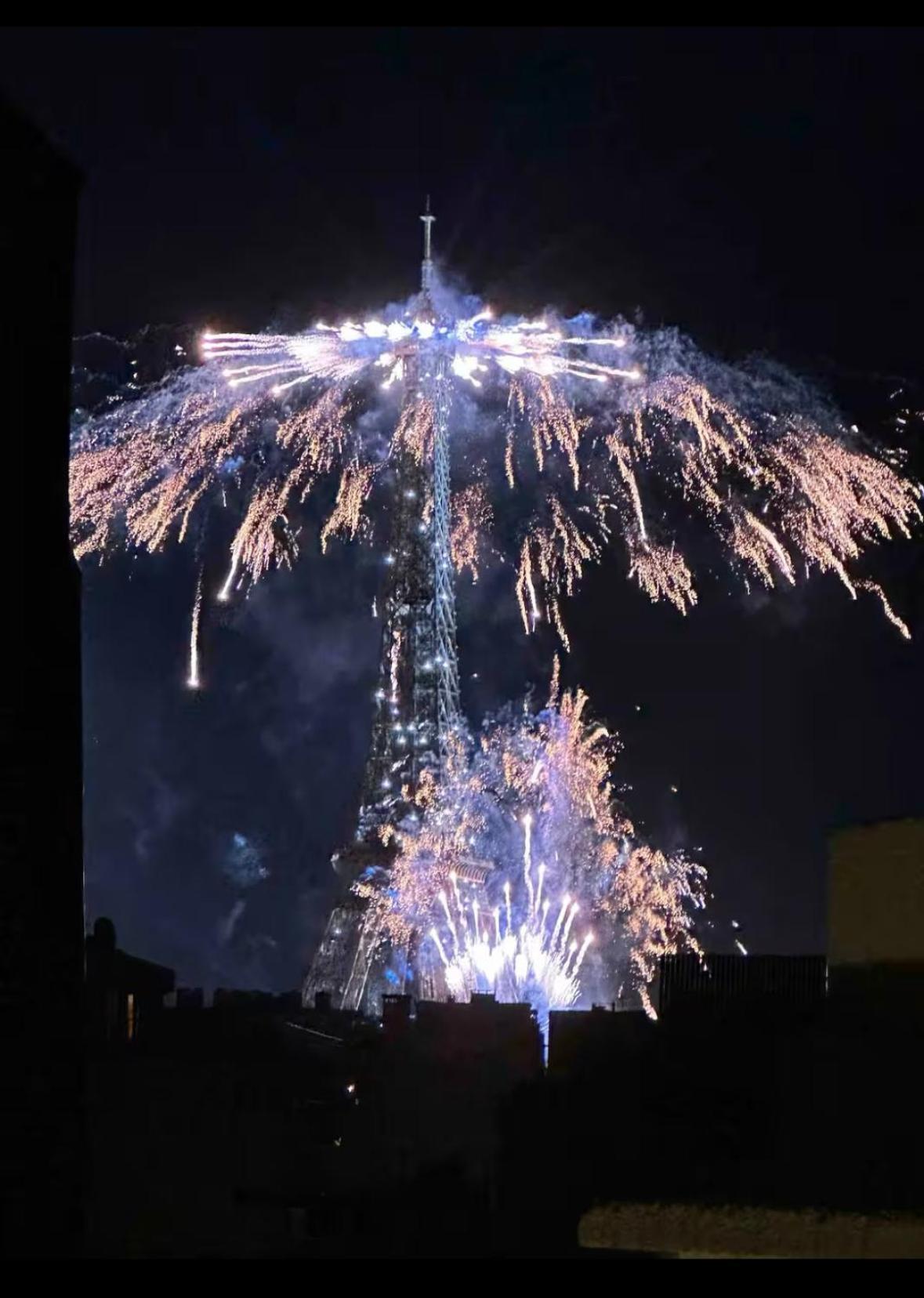 Appartement Avec Terrasse Vue Tour Eiffel ! Parijs