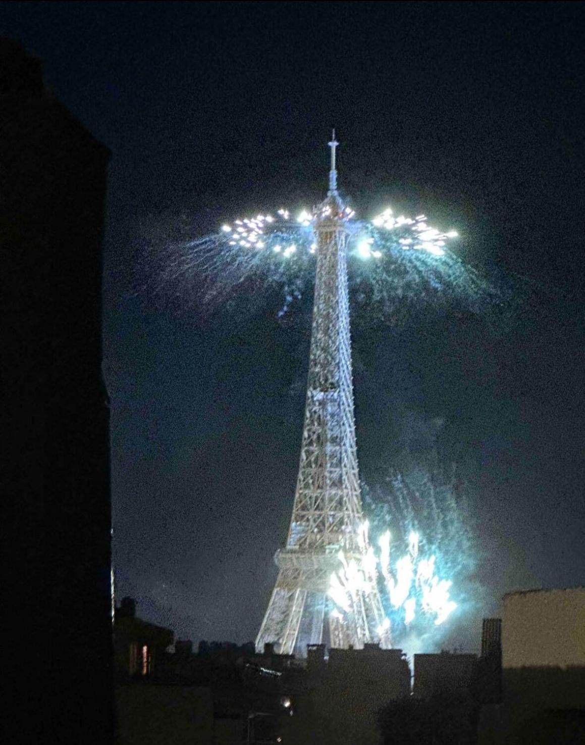 Avec Terrasse Vue Tour Eiffel !
